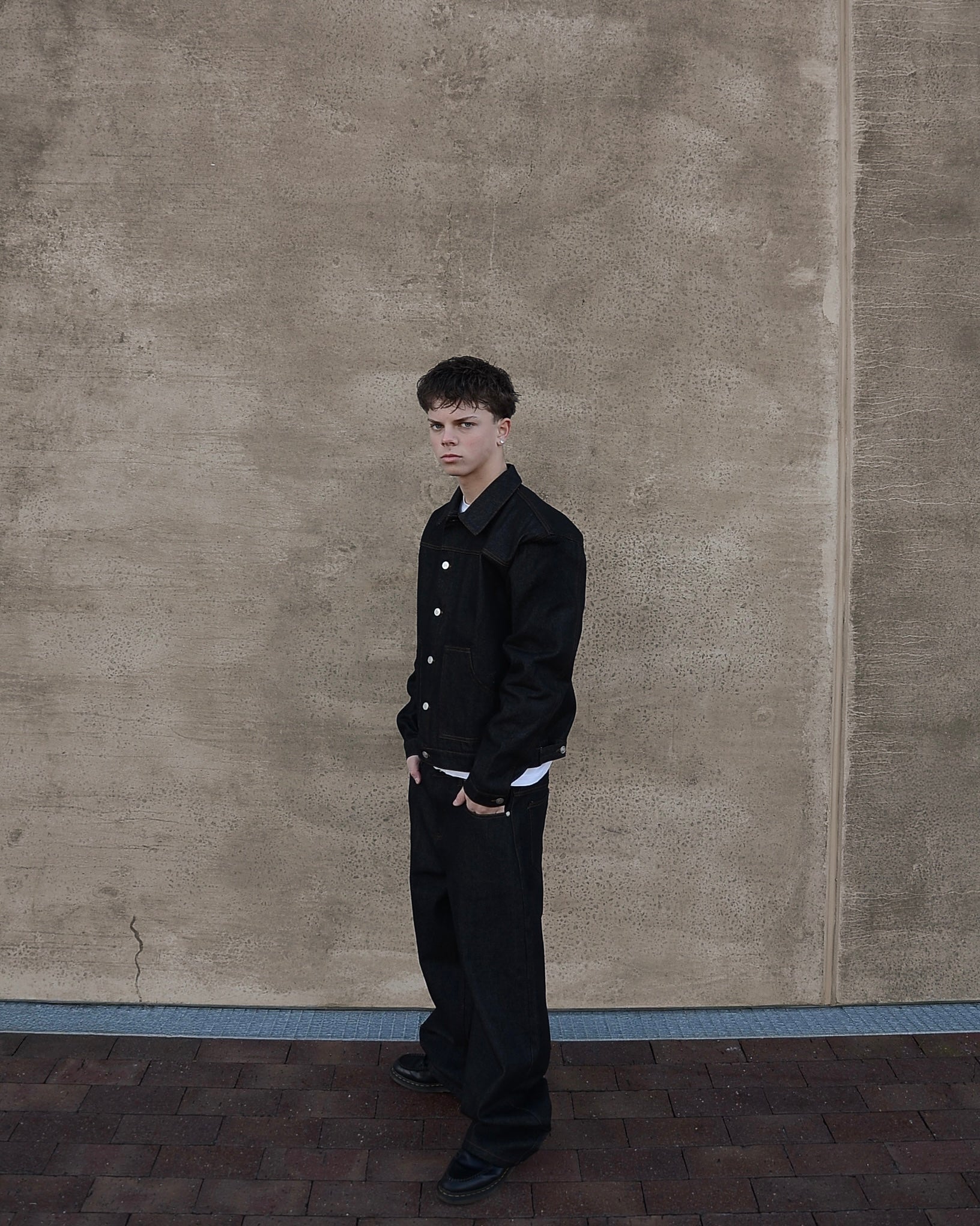 BLACK RAW DENIM JEANS